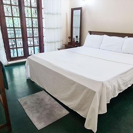 Kandy Guest House Kiribathkumbura Esterno foto